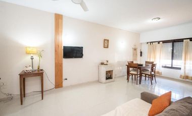 IMPECABLE CASA ZONA COLEGIO LOURDES