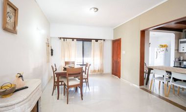 IMPECABLE CASA ZONA COLEGIO LOURDES