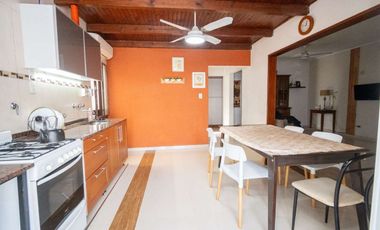 IMPECABLE CASA ZONA COLEGIO LOURDES