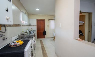 IMPECABLE CASA ZONA COLEGIO LOURDES