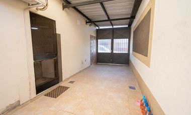 IMPECABLE CASA ZONA COLEGIO LOURDES