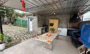 VENTA CASA LOS ALISOS 2 DORM+MONOAMBIENTE C/PILETA