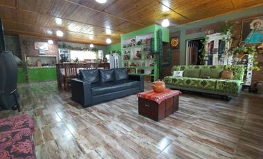 VENTA CASA LOS ALISOS 2 DORM+MONOAMBIENTE C/PILETA