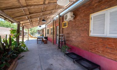 Viví la paz del río: quinta única con 2 viviendas