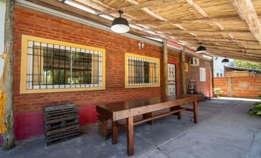 Viví la paz del río: quinta única con 2 viviendas