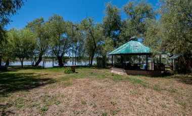 Viví la paz del río: quinta única con 2 viviendas