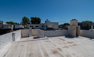 Venta casa 2 dormitorios cochera y patio.