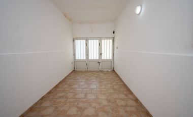 Venta casa 2 dormitorios cochera y patio.