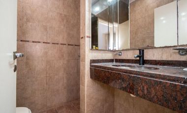 Venta casa 2 dormitorios cochera y patio.