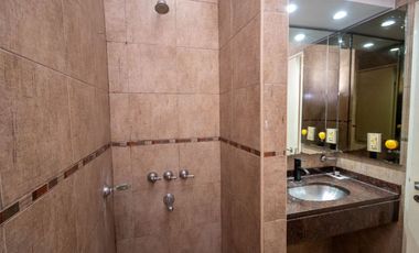 Venta casa 2 dormitorios cochera y patio.