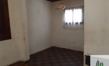 Casa funcional con patio, garage y excelente entorno verde
