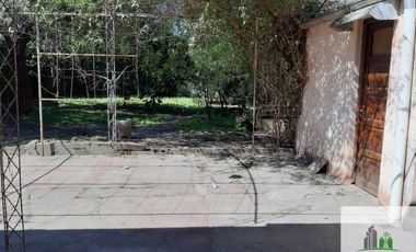 Casa funcional con patio, garage y excelente entorno verde
