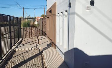 Casa en alquiler c/ cochera en Plottier
