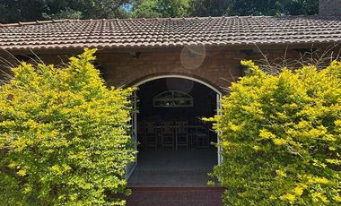 VENTA DE ESPECTACULAR QUINTA EN ARROYO LEYES