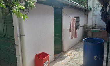 CASA 4 AMBIENTES EN VENTA CON PATIO MAS DEPTO