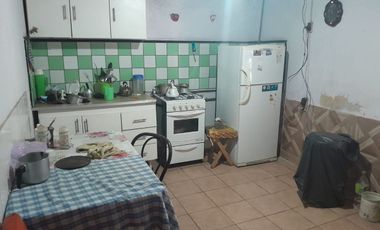 CASA 4 AMBIENTES EN VENTA CON PATIO MAS DEPTO