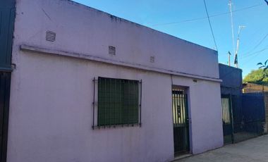 CASA 4 AMBIENTES EN VENTA CON PATIO MAS DEPTO