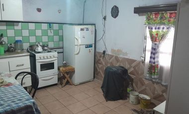 CASA 4 AMBIENTES EN VENTA CON PATIO MAS DEPTO