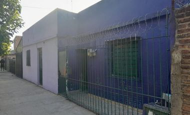 CASA 4 AMBIENTES EN VENTA CON PATIO MAS DEPTO