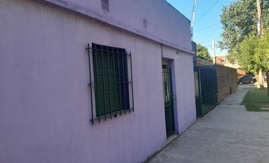 CASA 4 AMBIENTES EN VENTA CON PATIO MAS DEPTO