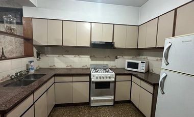VENTA CASA 3 AMBIENTES CON COCHERA APTO CRÉDITO