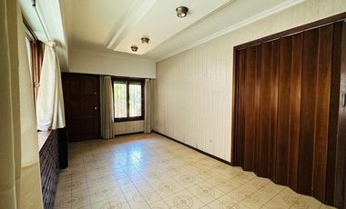 VENTA CASA 3 AMBIENTES CON COCHERA APTO CRÉDITO