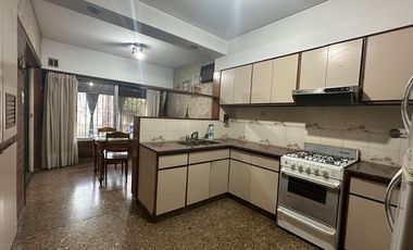 VENTA CASA 3 AMBIENTES CON COCHERA APTO CRÉDITO