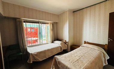 VENTA CASA 3 AMBIENTES CON COCHERA APTO CRÉDITO