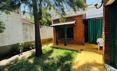 VENTA CASA 3 AMBIENTES CON COCHERA APTO CRÉDITO