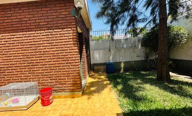 VENTA CASA 3 AMBIENTES CON COCHERA APTO CRÉDITO