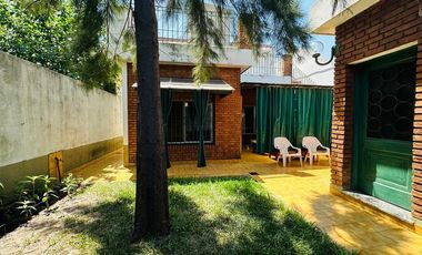 VENTA CASA 3 AMBIENTES CON COCHERA APTO CRÉDITO