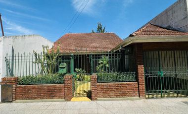 VENTA CASA 3 AMBIENTES CON COCHERA APTO CRÉDITO