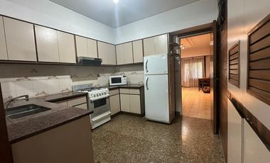 VENTA CASA 3 AMBIENTES CON COCHERA APTO CRÉDITO