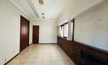 VENTA CASA 3 AMBIENTES CON COCHERA APTO CRÉDITO