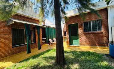 VENTA CASA 3 AMBIENTES CON COCHERA APTO CRÉDITO