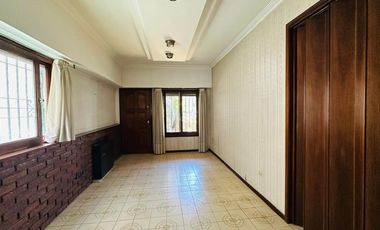 VENTA CASA 3 AMBIENTES CON COCHERA APTO CRÉDITO