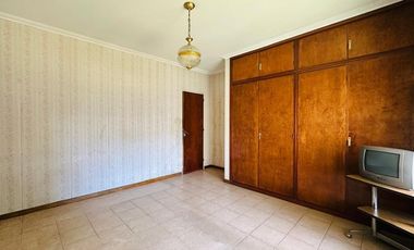 VENTA CASA 3 AMBIENTES CON COCHERA APTO CRÉDITO