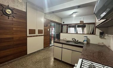 VENTA CASA 3 AMBIENTES CON COCHERA APTO CRÉDITO