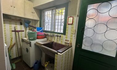 VENTA CASA 3 AMBIENTES CON COCHERA APTO CRÉDITO