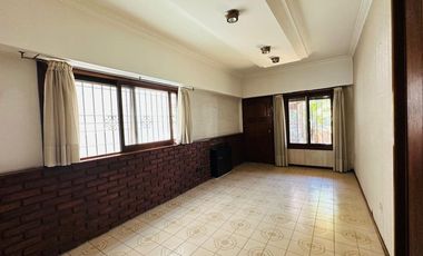 VENTA CASA 3 AMBIENTES CON COCHERA APTO CRÉDITO