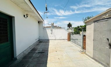 VENTA CASA 3 AMBIENTES CON COCHERA APTO CRÉDITO