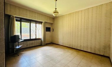 VENTA CASA 3 AMBIENTES CON COCHERA APTO CRÉDITO