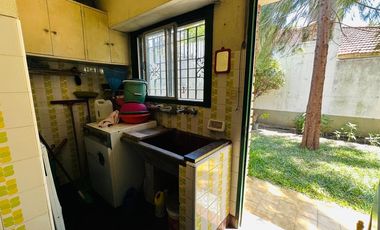 VENTA CASA 3 AMBIENTES CON COCHERA APTO CRÉDITO