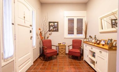 VENTA CASA 5 AMBIENTES VILLA ADELINA