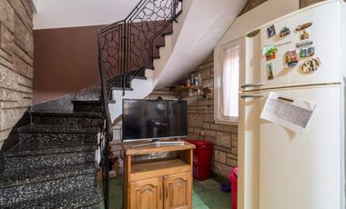 VENTA CASA 5 AMBIENTES VILLA ADELINA