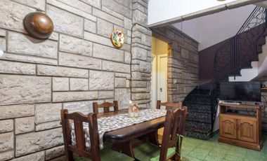 VENTA CASA 5 AMBIENTES VILLA ADELINA