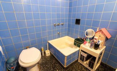 VENTA CASA 5 AMBIENTES VILLA ADELINA