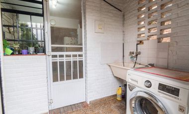 VENTA CASA 5 AMBIENTES VILLA ADELINA