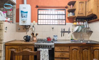 VENTA CASA 5 AMBIENTES VILLA ADELINA