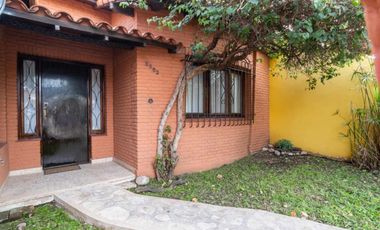 VENTA CASA 5 AMBIENTES VILLA ADELINA